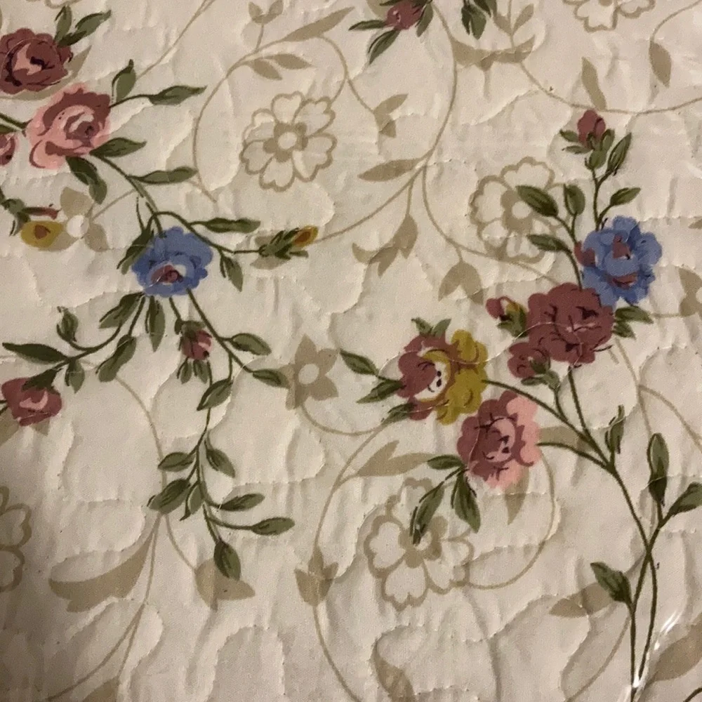 Hotel at home 3pc Quit mauve and blue flowers set King size include shams - Picture 4 of 4